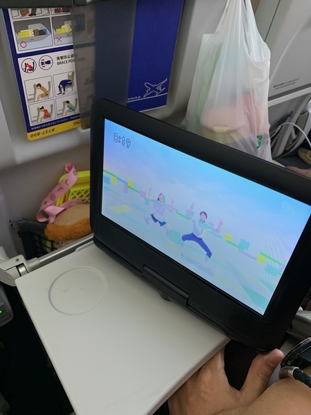 子連れ移動に ポータブルdvdプレーヤーをついに買ってしまいました 南アジアで子育て